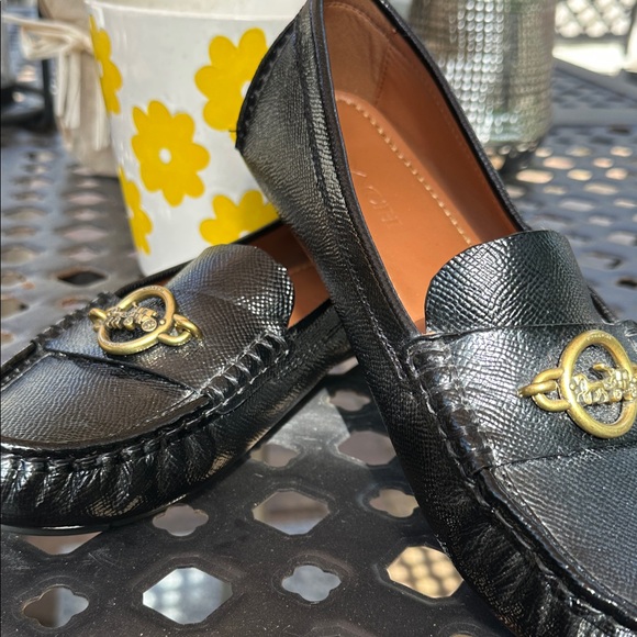 Elegant Black Loafers with Gold Accent - Picture 1 of 8